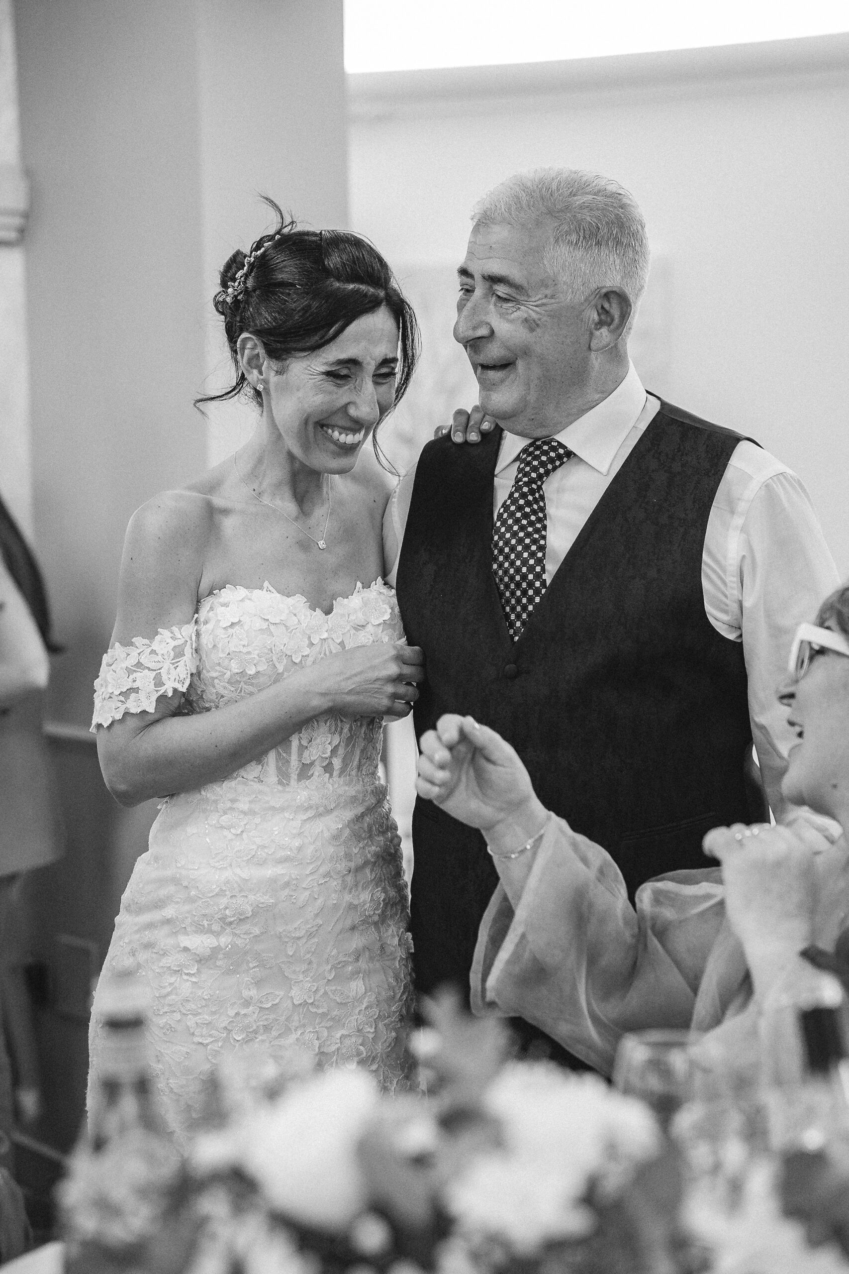 FOTO SPONTANEA MATRIMONIO PADRE E FIGLIA SPOSA