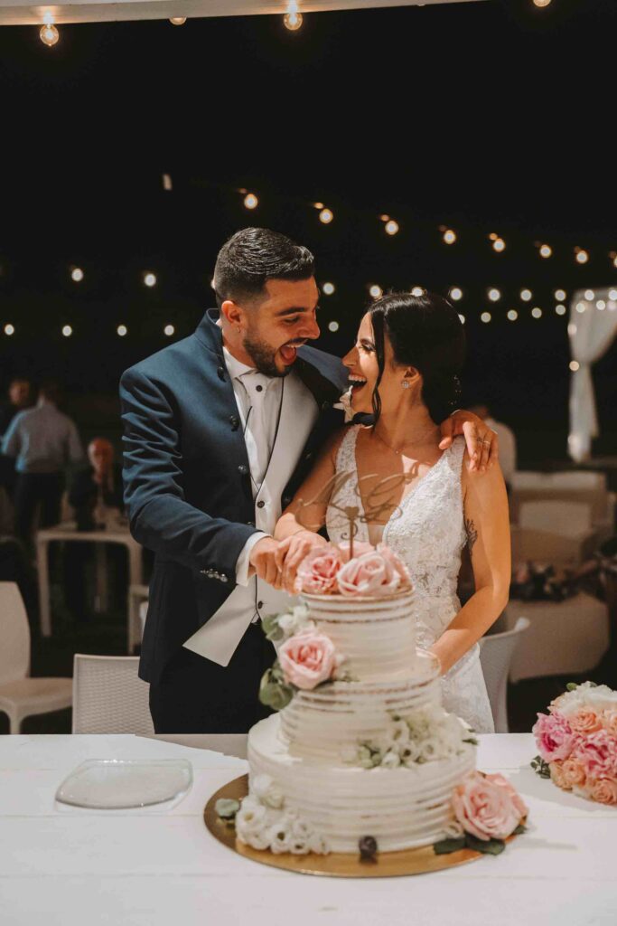 Fotografo di matrimonio ad Alghero per taglio della torta