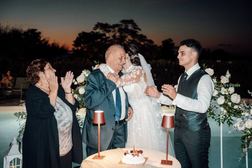 Fotografia con gli sposi e i nonni