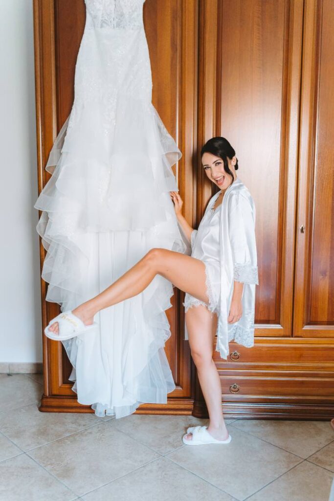 Sposa con abito a casa per matrimonio Porto Torres