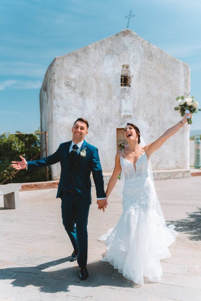 Sposi alla chiesa di Balai per matrimonio a Porto Torres