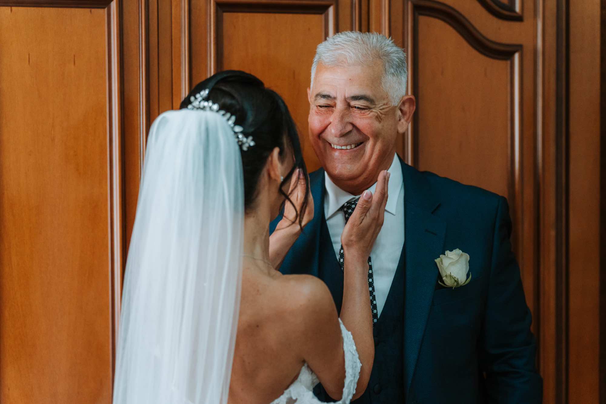 Sposa con il padre prima delle nozze