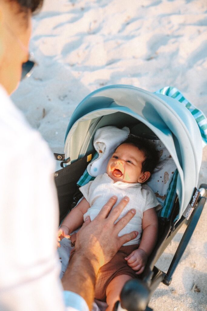 Neonato dentro il passeggino